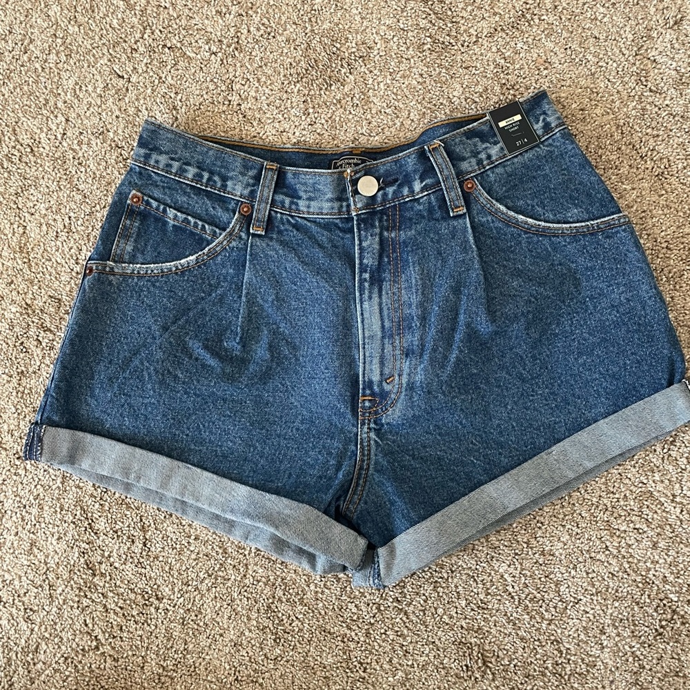NWT Abercrombie & Fitch Annie high rise denim short medium wash
